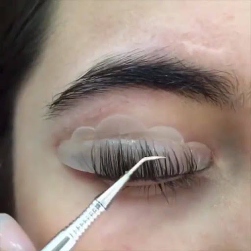 eyelashes laminating